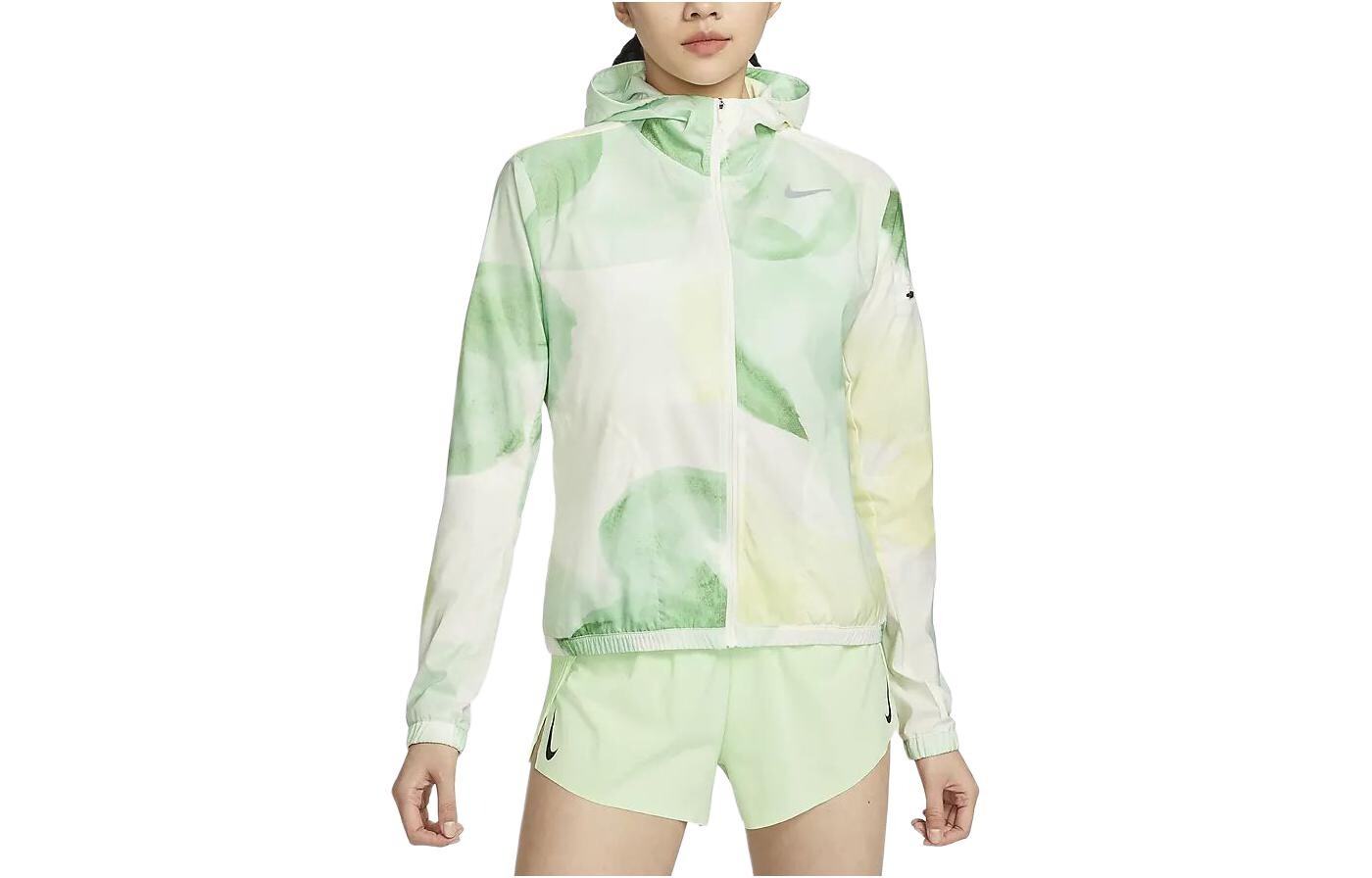 

Куртка женская парусная белая Nike