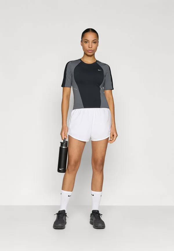 Спортивная футболка swift top Nike Performance, Black/Iron Grey/Reflective Silver-Coloured — фото 2