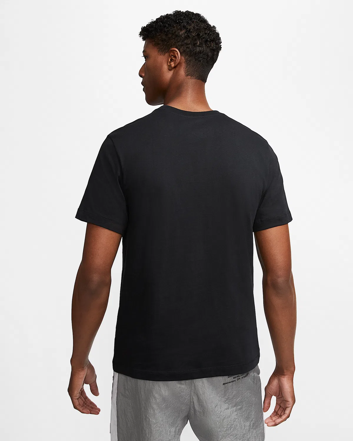 Мужская футболка Nike Sportswear Club, Black/White/Dark Grey — фото 2