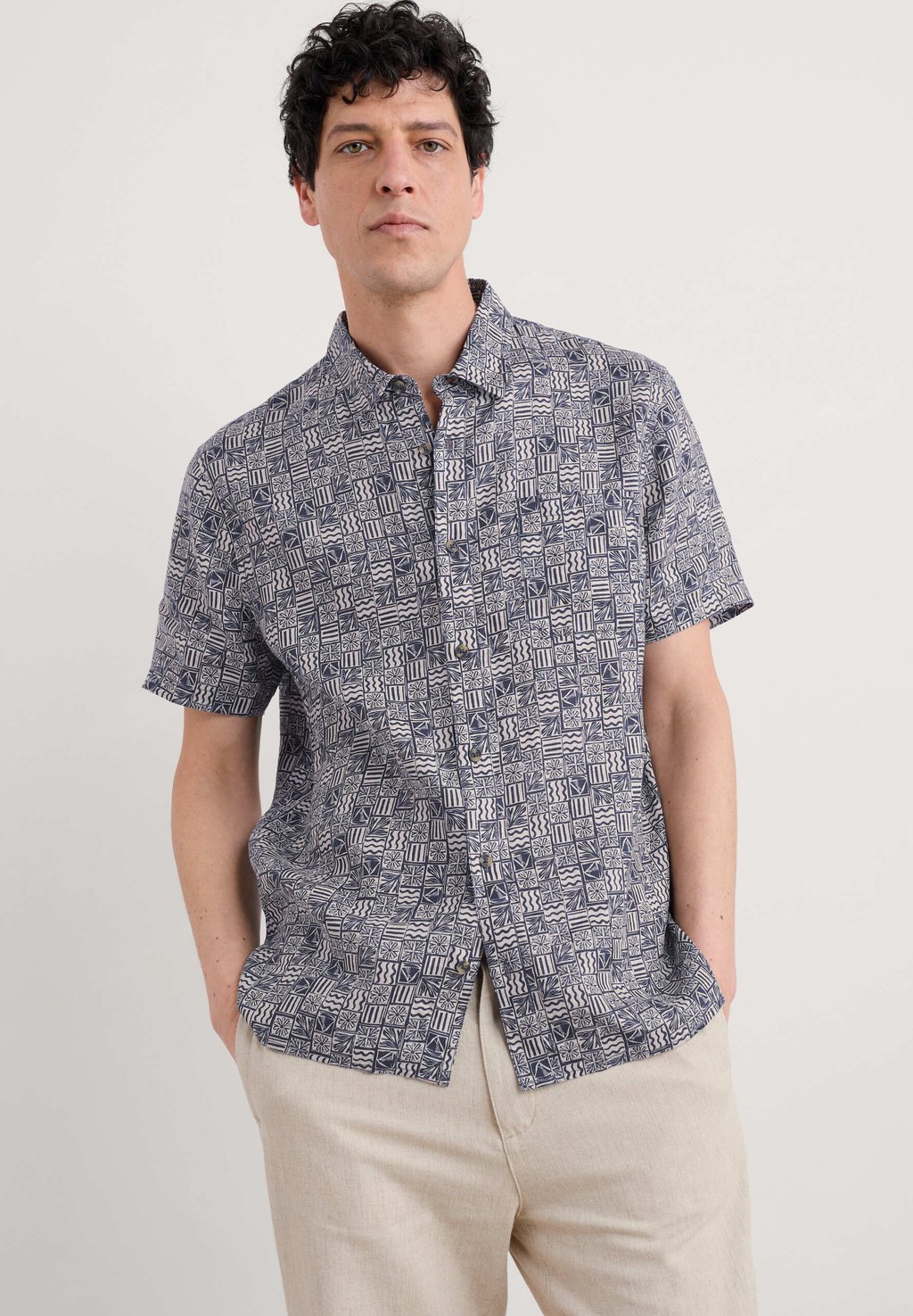 

Рубашка HERON SHORT SLEEVE Seasalt Cornwall, цвет Marine Patchwork Maritime