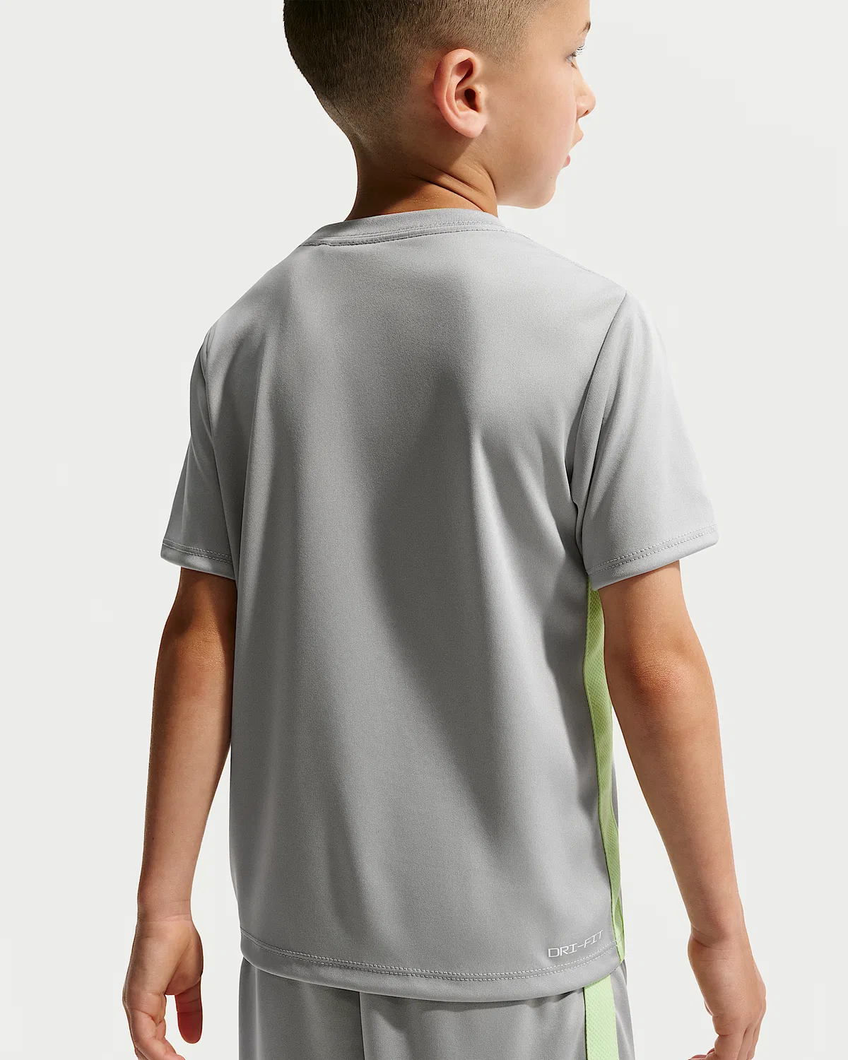 Детский спортивный комплект Nike Dri-FIT из шорт и топа, Light Smoke Grey — фото 3