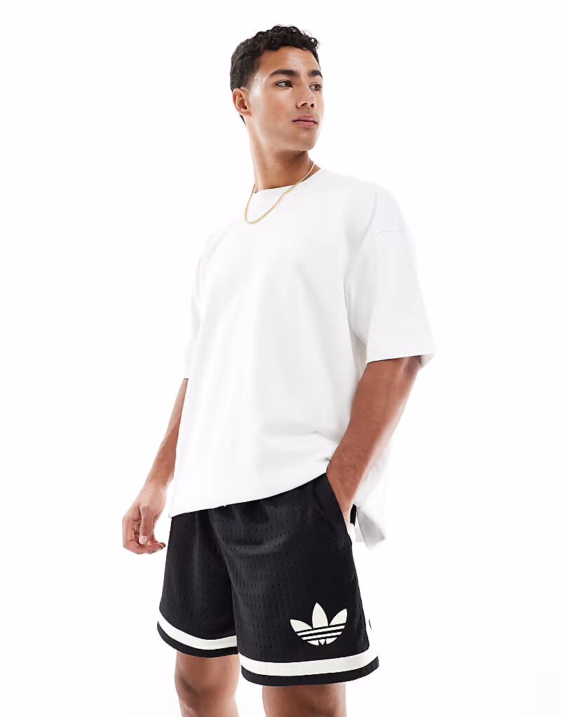 

шорты Adidas Originals в черном облачно-белом цвете