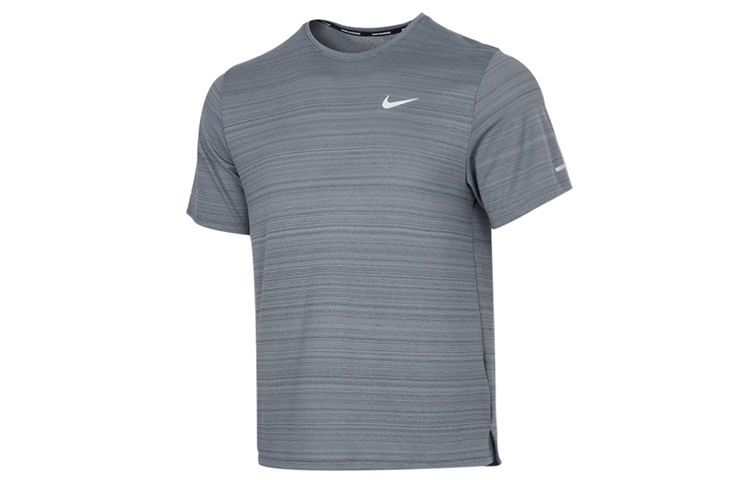 

Nike Мужская беговая футболка дымчато-серого цвета