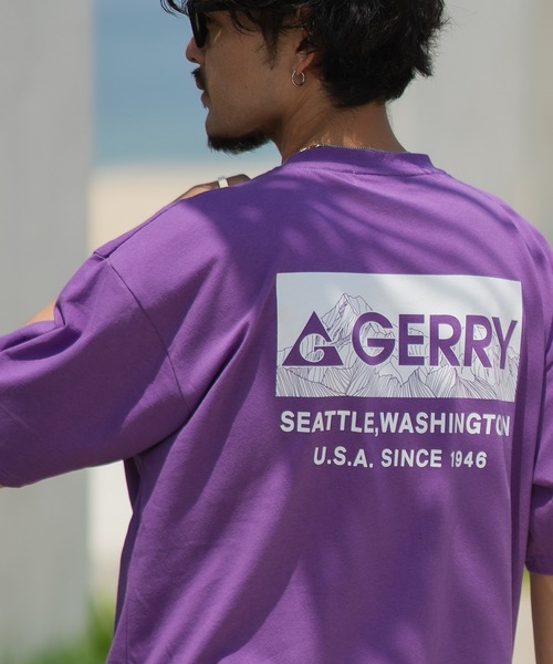 

Футболка с коротким рукавом, принтом на спине и вышивкой GERRY, фиолетовый