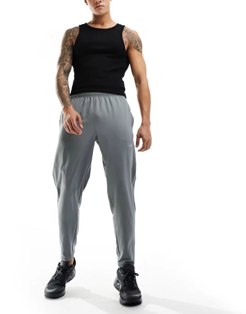 Серые тканые джоггеры Nike Dri-FIT Challenger — фото 2