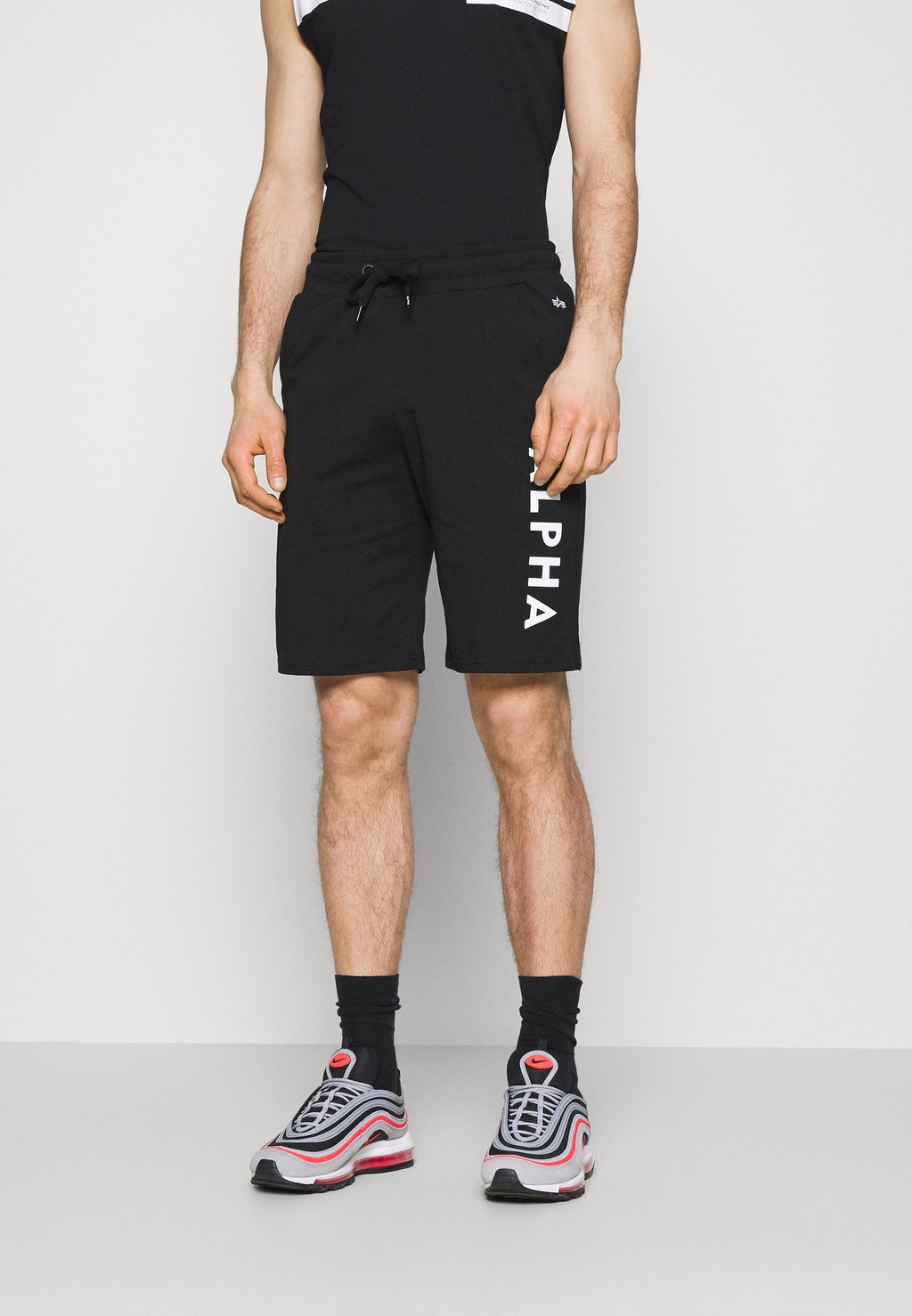 

Шорты LIGHT Alpha Industries, черный