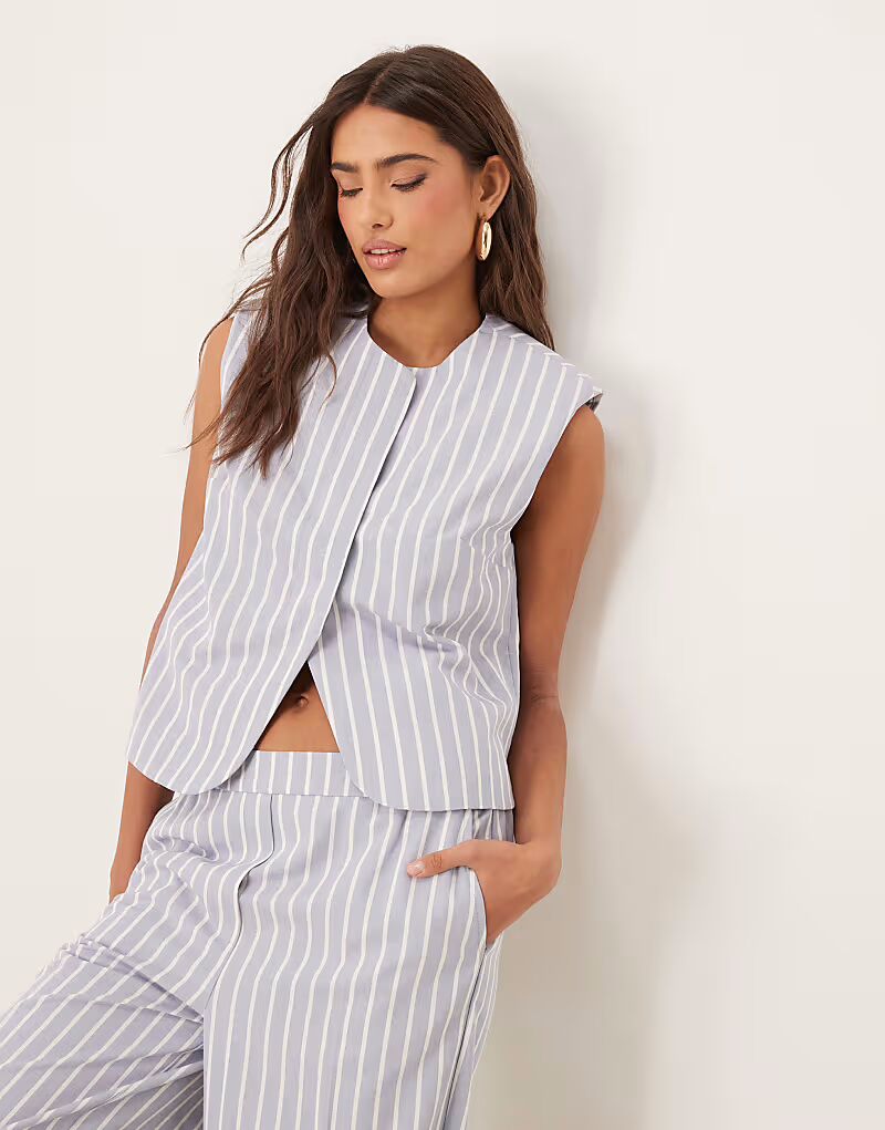 

Жилет свободного кроя ASOS DESIGN с льняным комбинезоном в сине-белую полоску