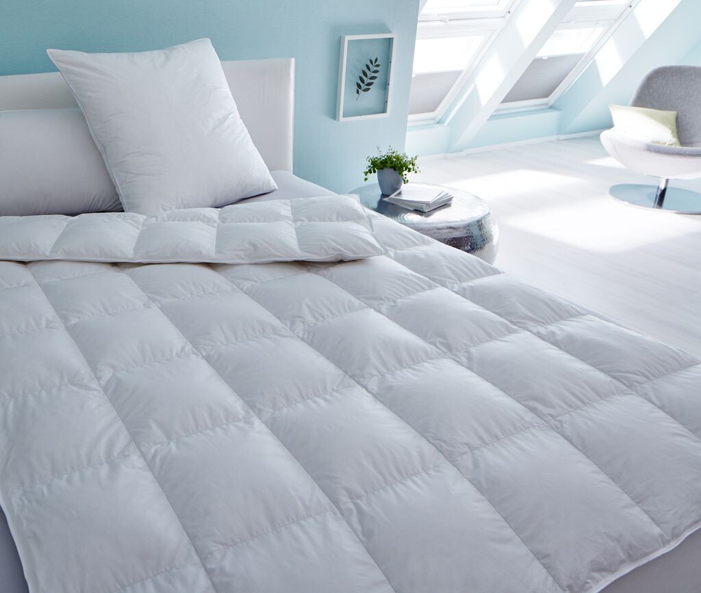 

Пуховое одеяло Sweet Dreams 155x220 см Kauffmann