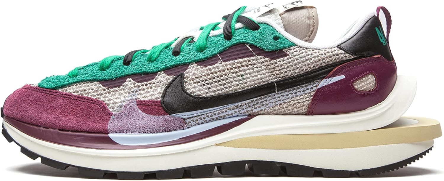 

Мужские кроссовки Nike Vaporwaffle Sacai - Villain Red/Neptune Green DD3035, размер 200