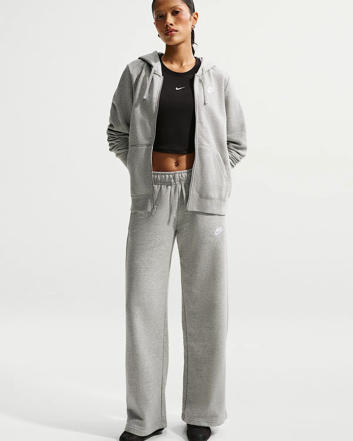 Женские спортивные штаны Nike Sportswear Club Fleece со средней посадкой и широкими штанинами, Dark Grey Heather/White — фото 4