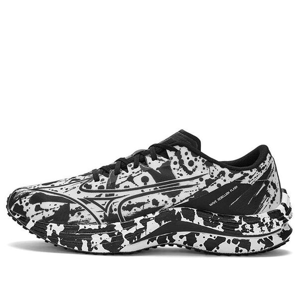 

Кроссовки wave rebellion flash 'white black splatter' Mizuno, черный