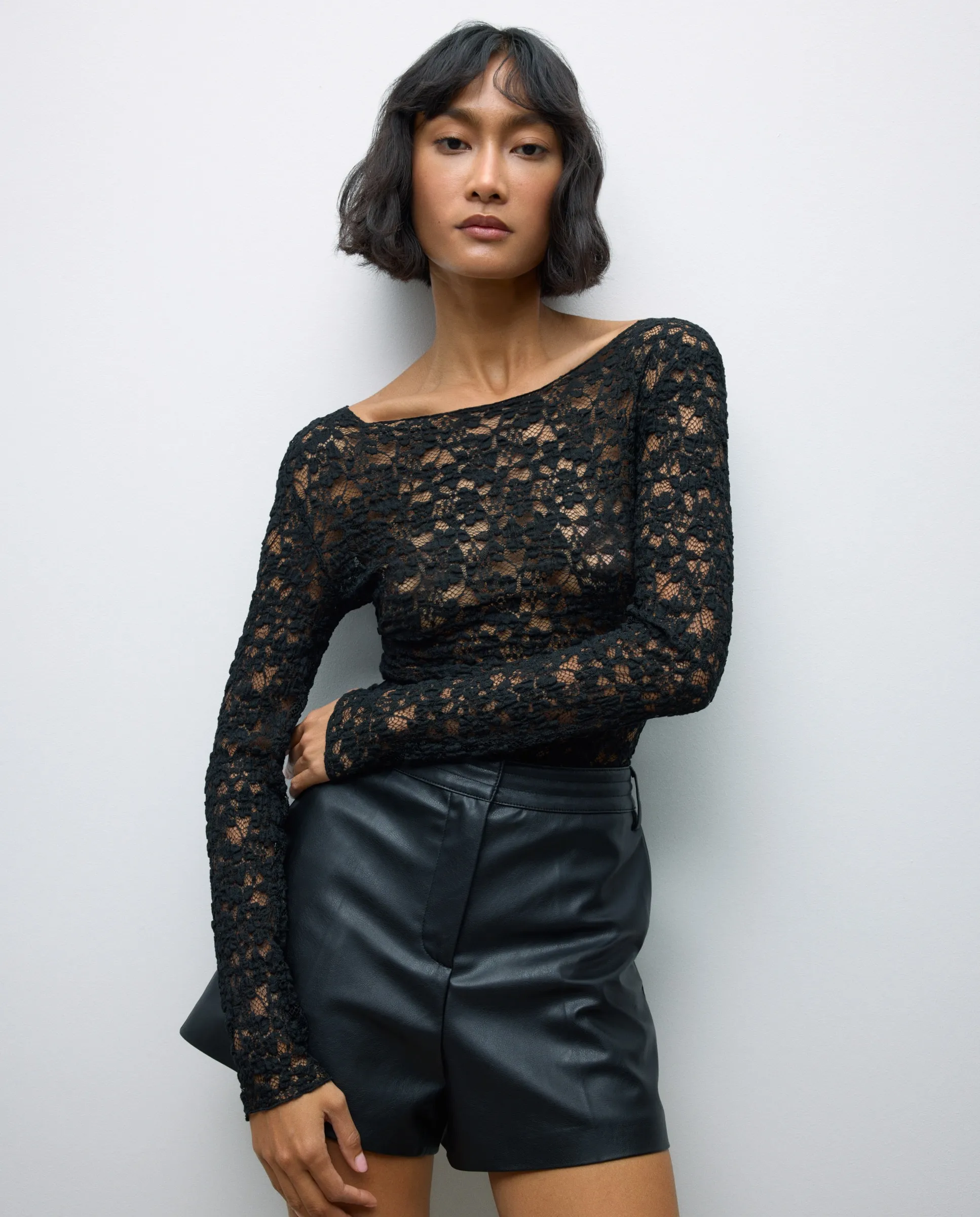 

Женская футболка с кружевом и лодочкой Tintoretto, черный