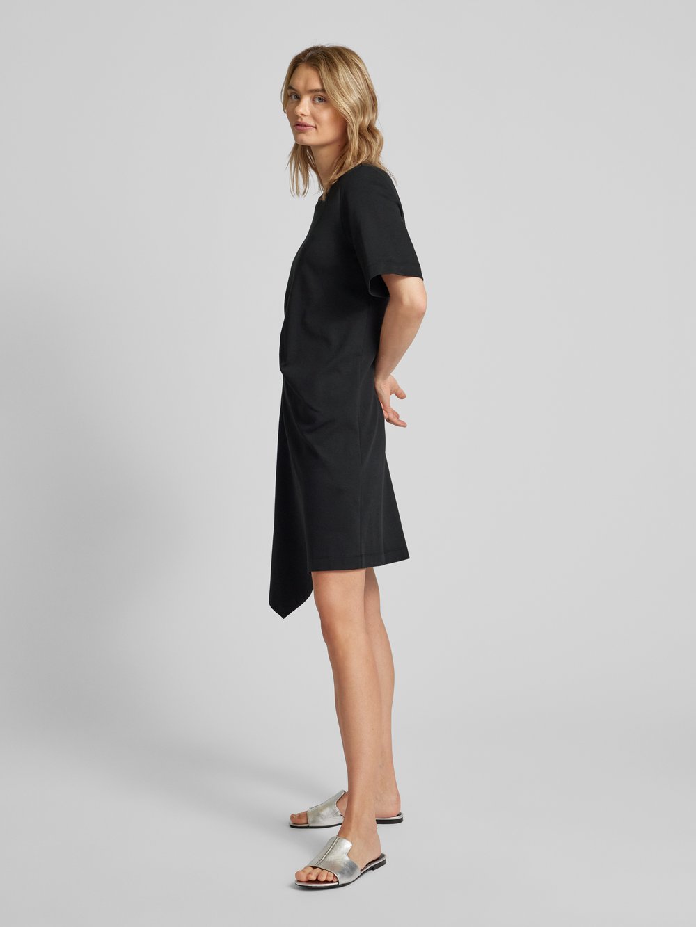 

Платье-футболка длиной до колена с круглым вырезом, модель «MANCHE» Weekend Max Mara, черный