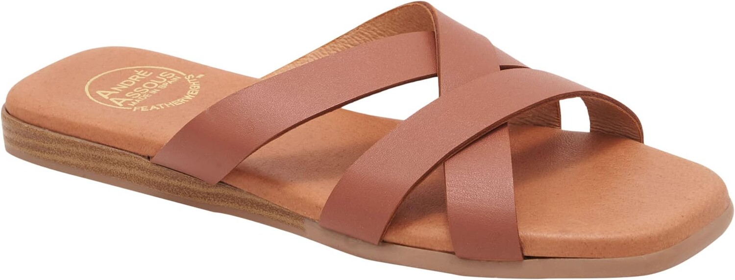 Сандалии Andre Assous Koral Featherweight Flat Sandal, цвет Cuero