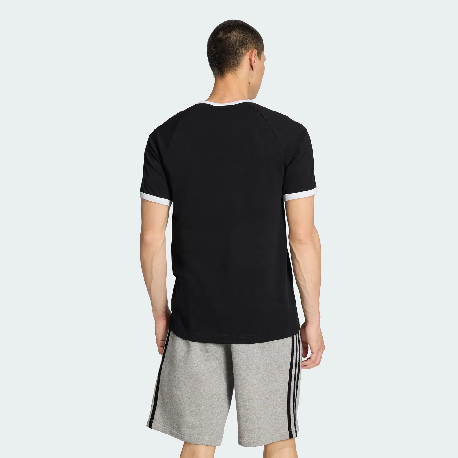 Мужская чёрная футболка с тремя полосками Slim Ringer от Adidas — фото 2