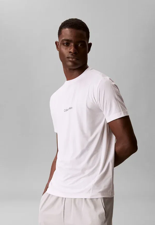 Футболка базовая Calvin Klein, классический белый — фото 4