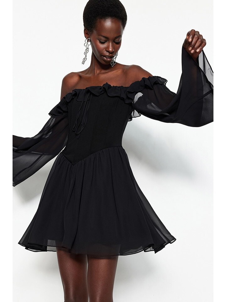 

Короткое платье trendyol Kleid, черный