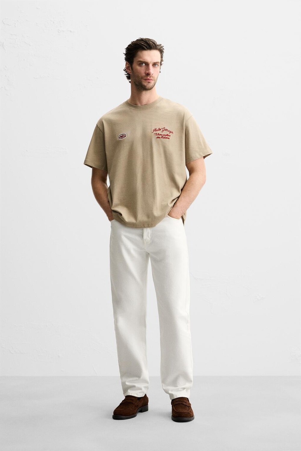 

Футболка с контрастной вышивкой ZARA, цвет Dark tan