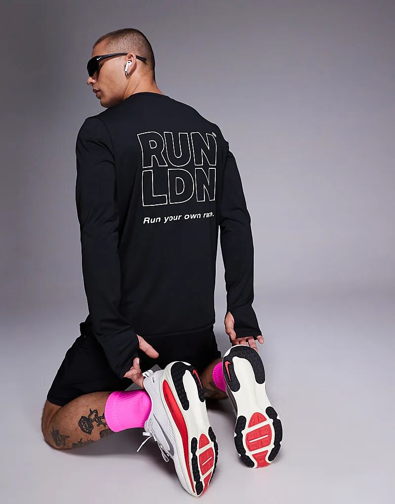 

Футболка для бега с длинным рукавом и сетчатым принтом на спине 4505 RUN LDN, черная