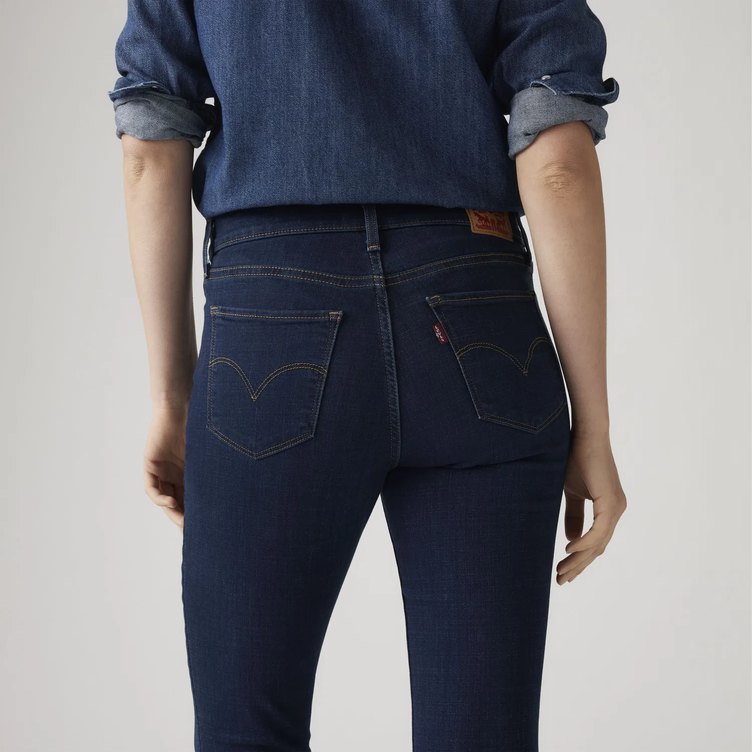 311 Формирующие узкие женские джинсы Levi's, Dark Wash — фото 4