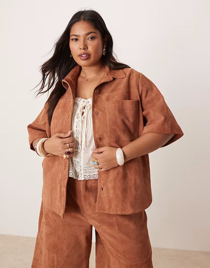 

Замшевая рубашка свободного кроя ASOS DESIGN Curve светло-коричневого цвета