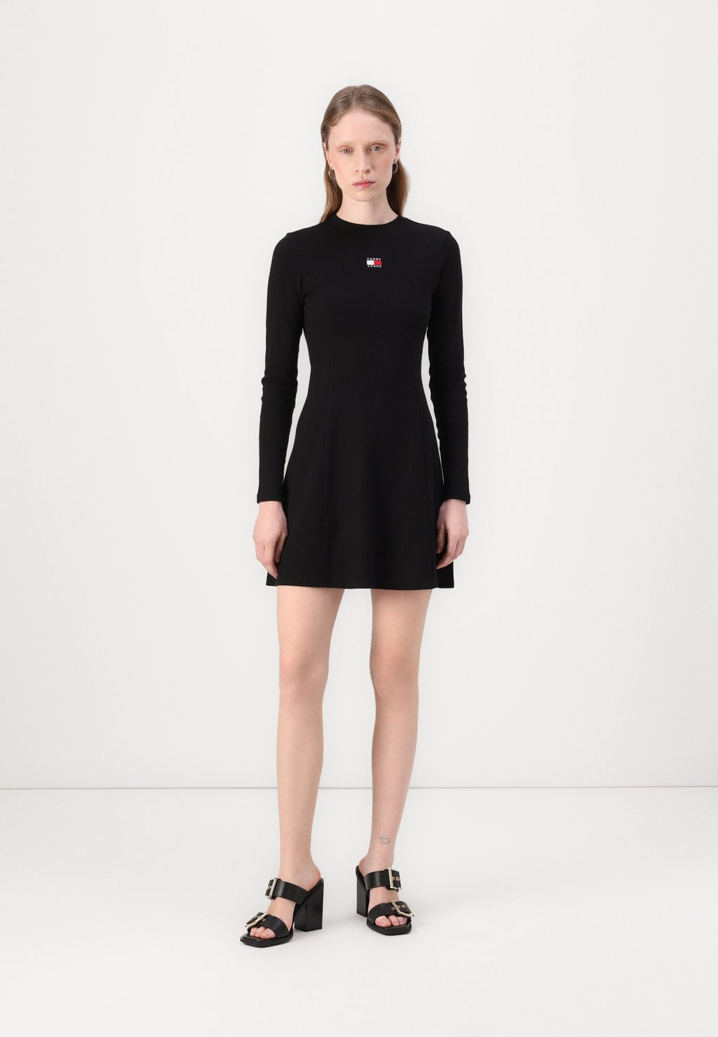 

Платье из джерси FIT FLARE BADGE DRESS Tommy Jeans, черный