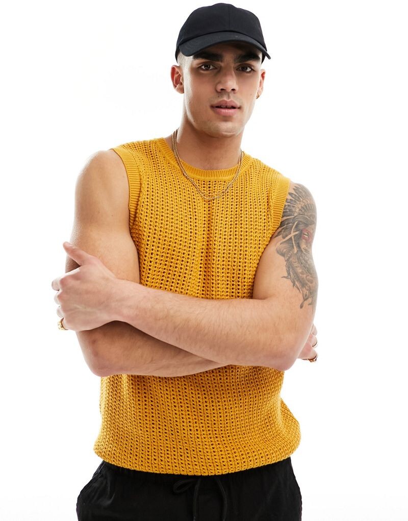 

Желтый легкий вязаный жилет с круглым вырезом ASOS DESIGN