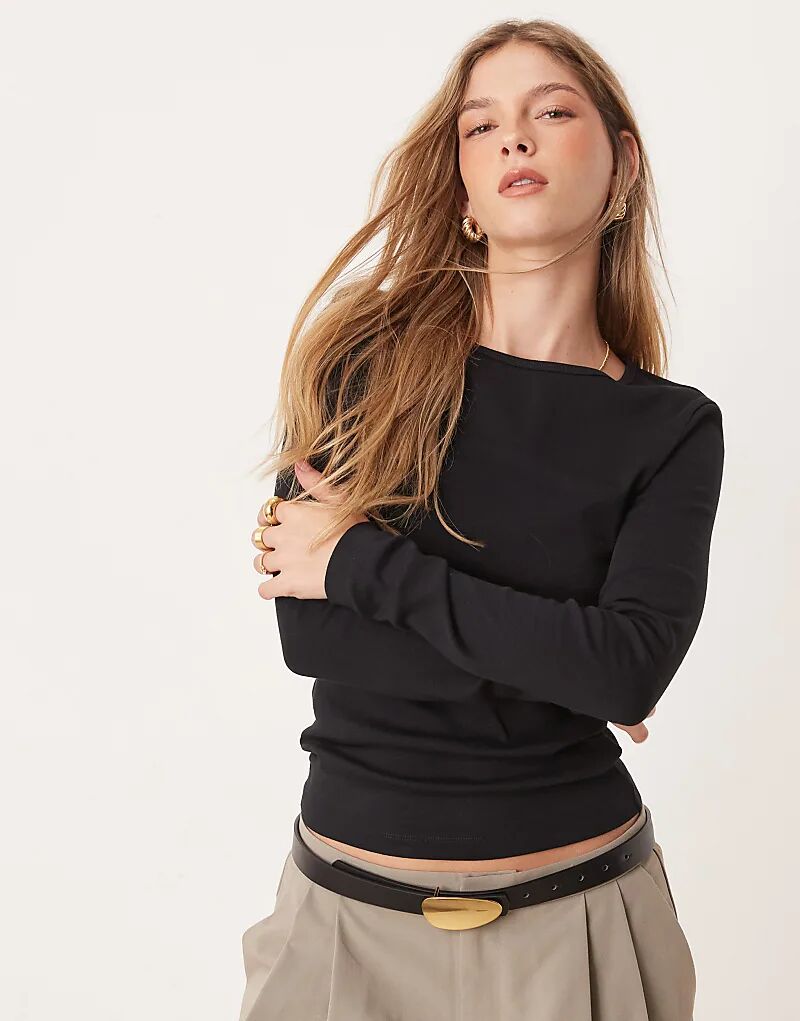 

Трикотажный топ Gina Tricot с круглым вырезом и длинными рукавами черного цвета