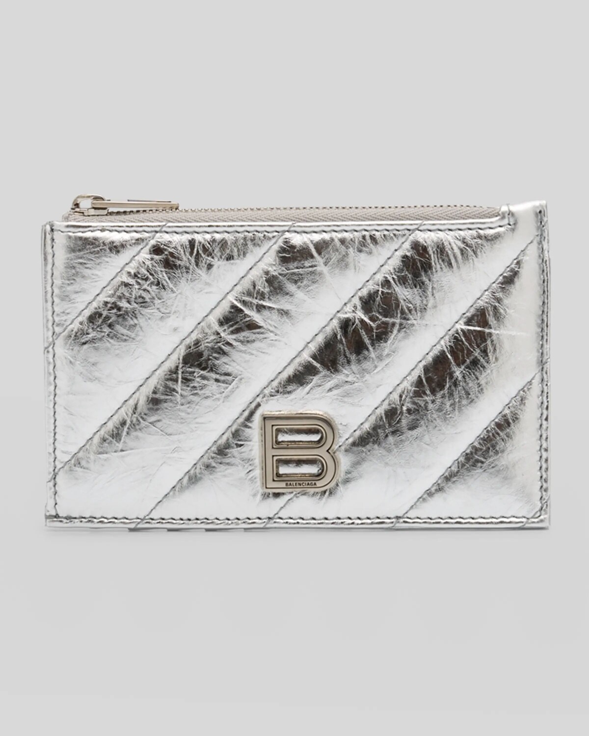 

Длинный футляр для монет и карточек Crush, металлизированный, стеганый Balenciaga, цвет 8110 Silver