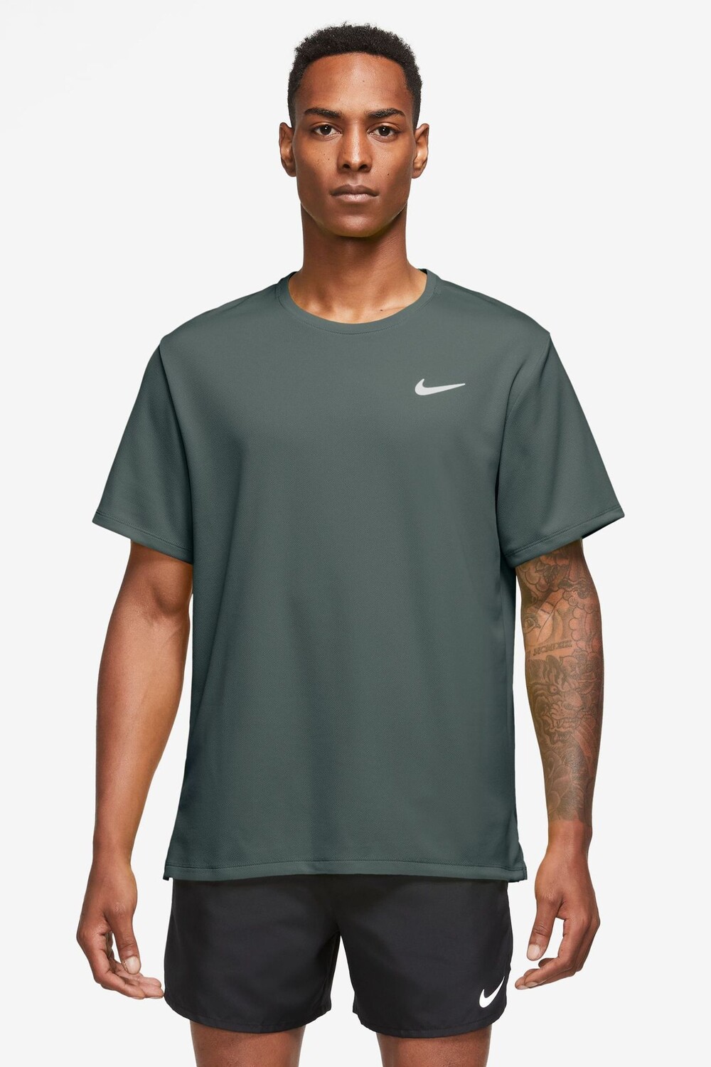 

Футболка для бега Miler dri fit uv Nike, зеленый