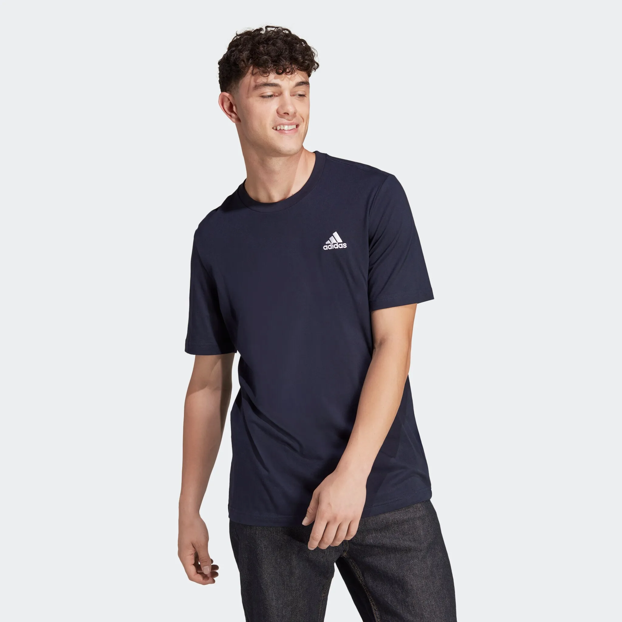 

Футболка Adidas Sportswear "ESSENTIALS SINGLE JERSEY С ВЫШИВКОЙ МАЛЕНЬКОГО ЛОГОТИПА", цвет Legend Ink