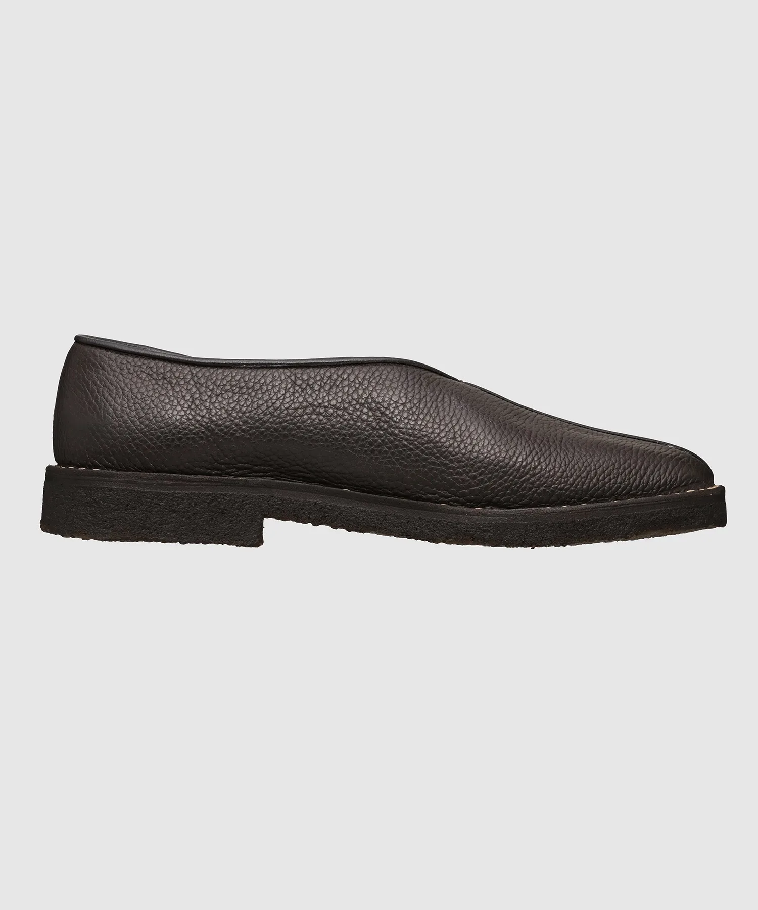 Мужские домашние тапочки с кожаной окантовкой PIPED CREPE SLIPPERS LEMAIRE темно-коричневые — фото 2