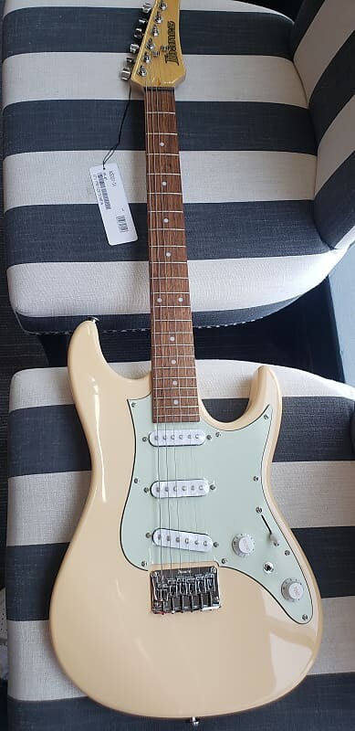 

Электрогитара Ibanez AZES31-IV