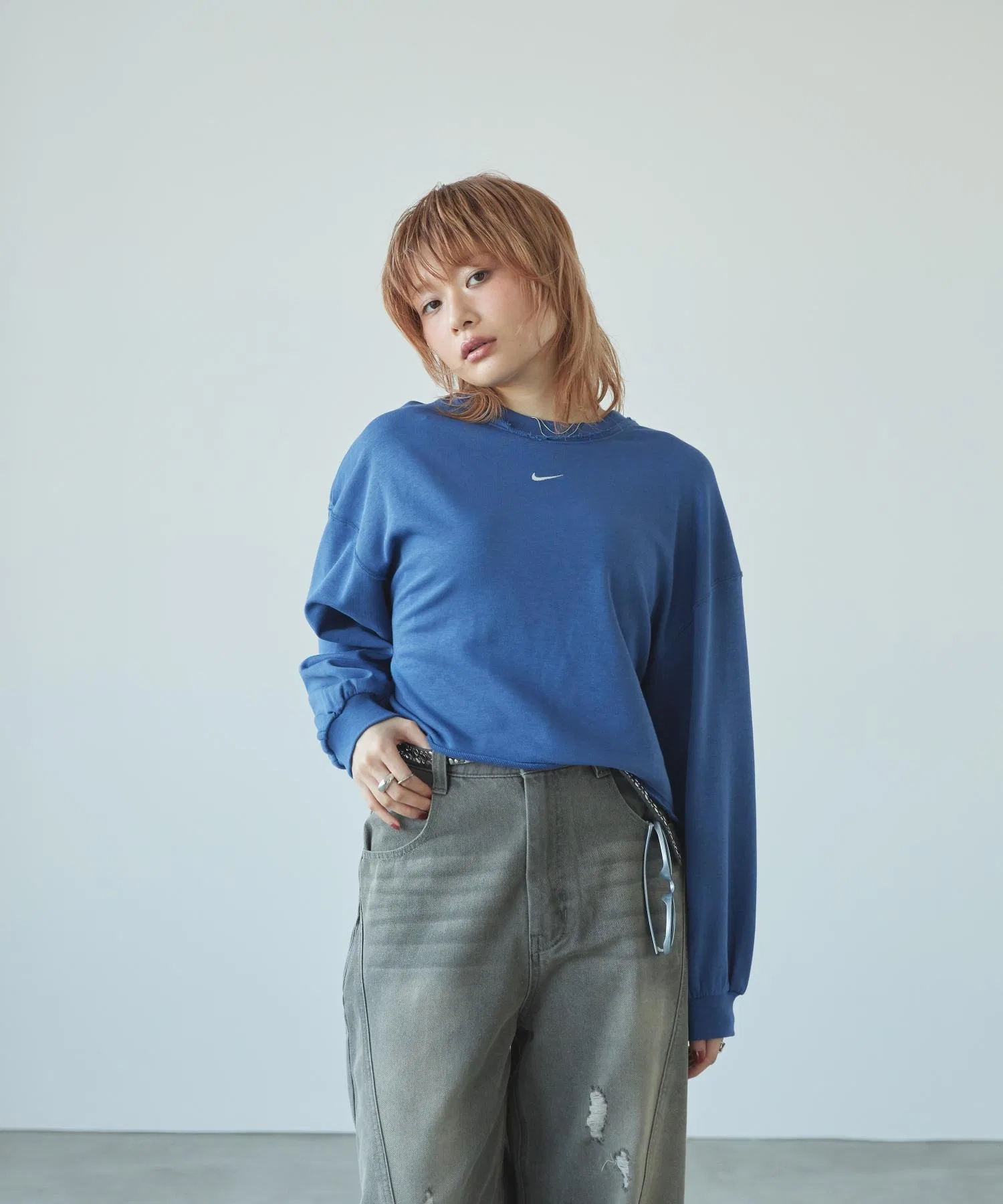 Женская толстовка Nike Sportswear Chill Terry Oversized French Terry с круглым вырезом IF0229-461 Mystic Navy — фото 2