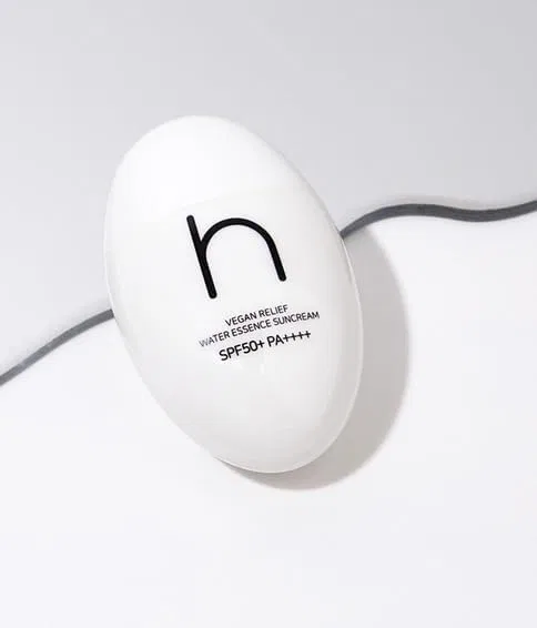 Солнцезащитный крем Hamel Vegan Relief Water Essence Sunscreen SPF50+ PA++++ 50 мл Generic — фото 2