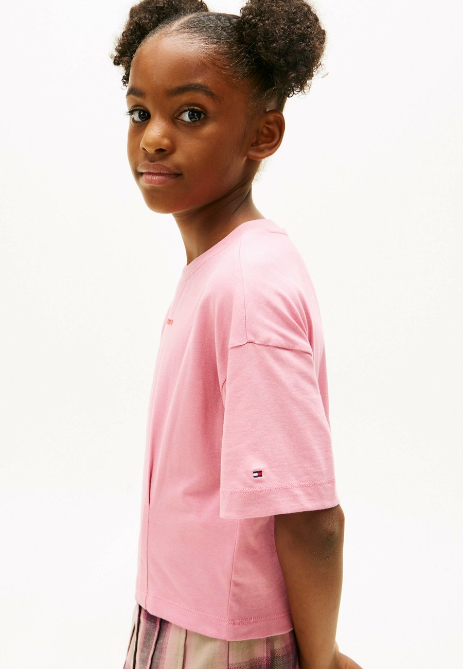 Футболка Tommy Hilfiger RUBBERISED LOGO , Mystic Pink/Light Pink — фото 4