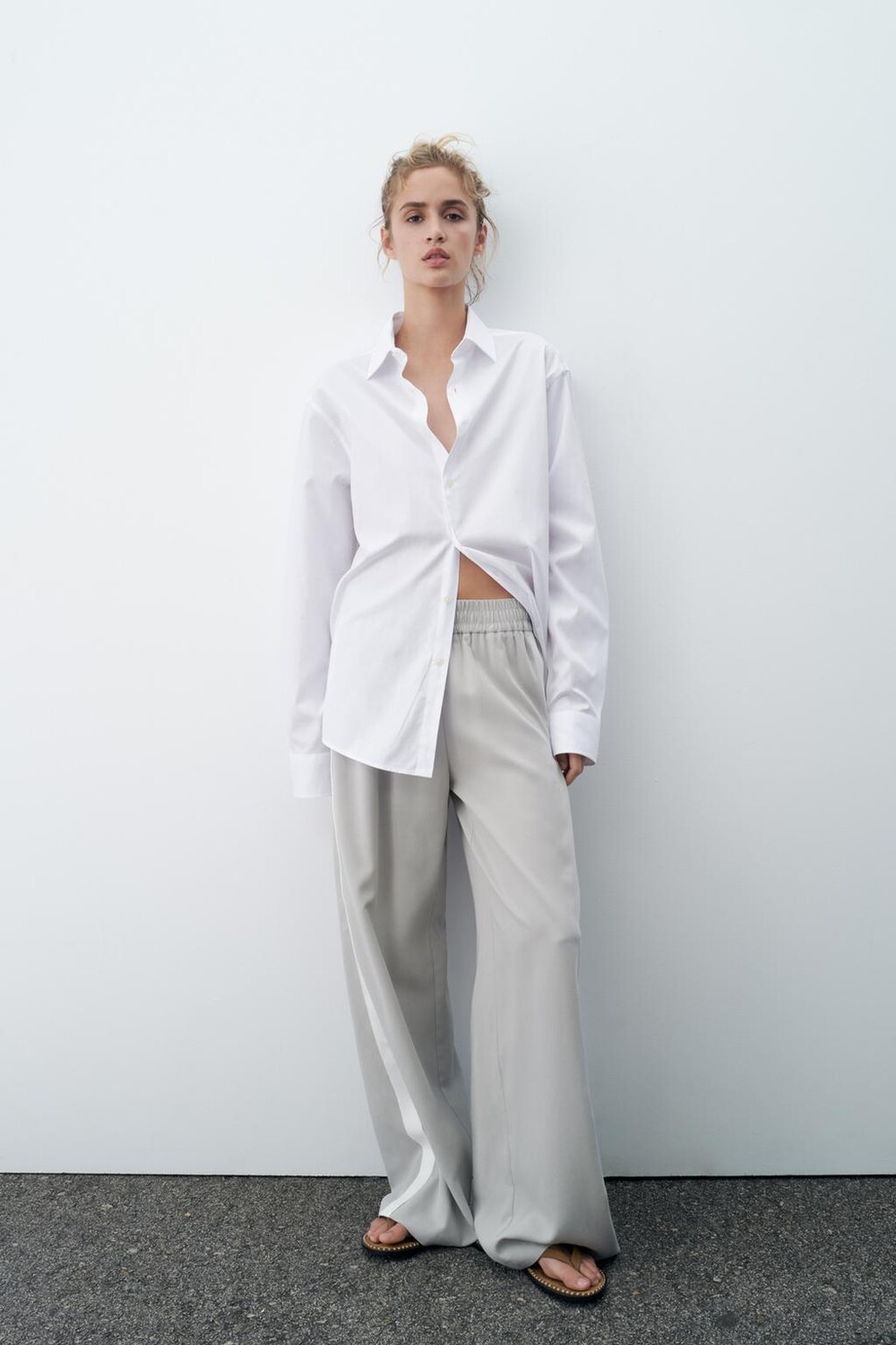 

Широкие брюки с боковыми полосами ZARA, светло-серый