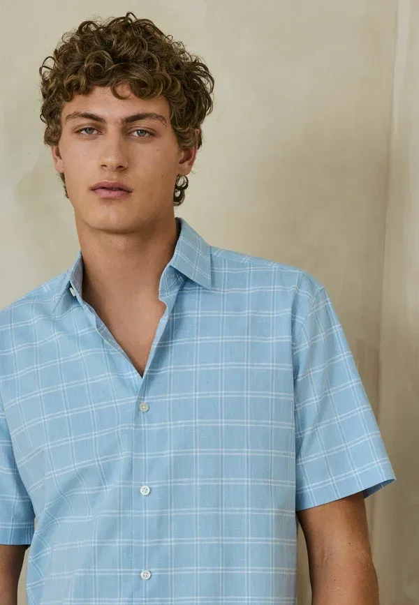 Рубашка Next, Regular fit cotton linen check short sleeve shirt, светло-голубая клетка — фото 4