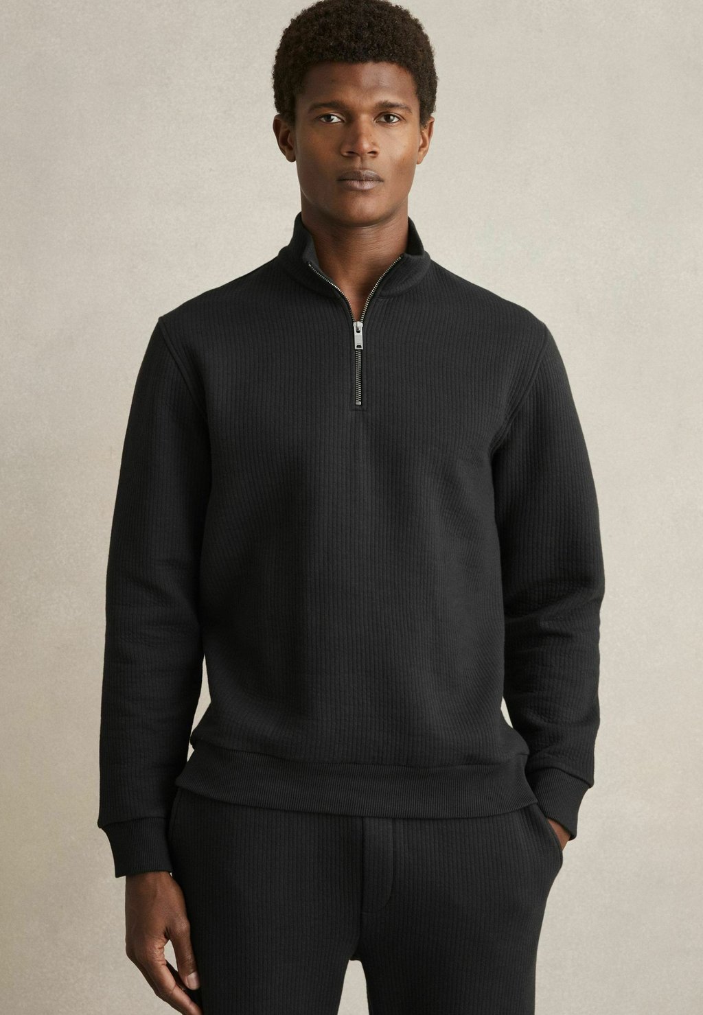 

Джемпер REGULAR FIT - ASHBY HALF FUNNEL-NECK Reiss, черный