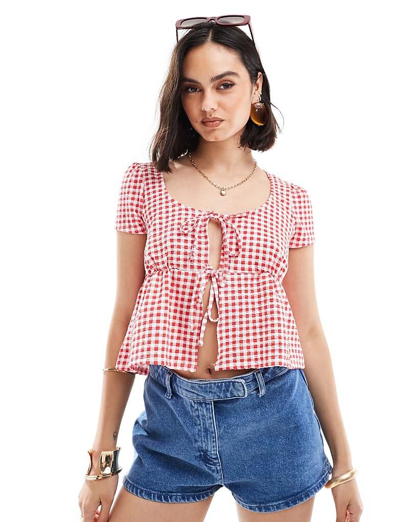 

Красный топ доярки с клетчатым принтом и завязкой спереди ASOS DESIGN