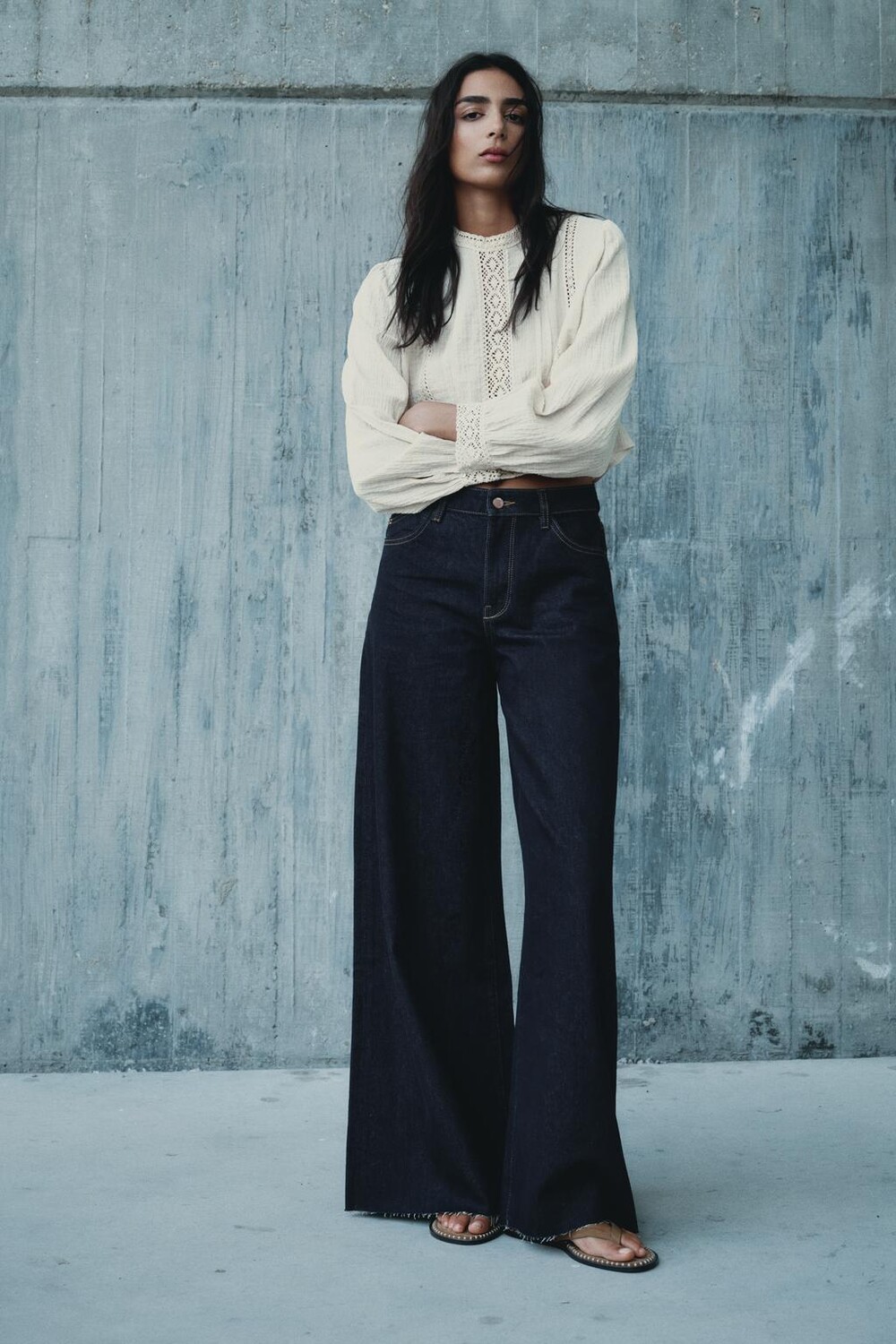 

Текстурный топ с кружевными вставками ZARA, экрю