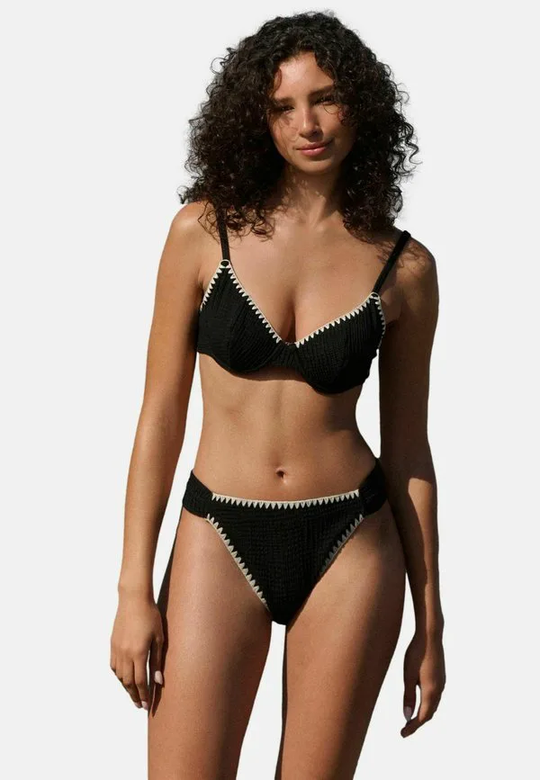 

Бикини-Топ стандартного кроя с обметочным швом, без подкладки, на косточках. Mint Velvet, Black, Черный, Бикини-Топ стандартного кроя с обметочным швом, без подкладки, на косточках. Mint Velvet, Black