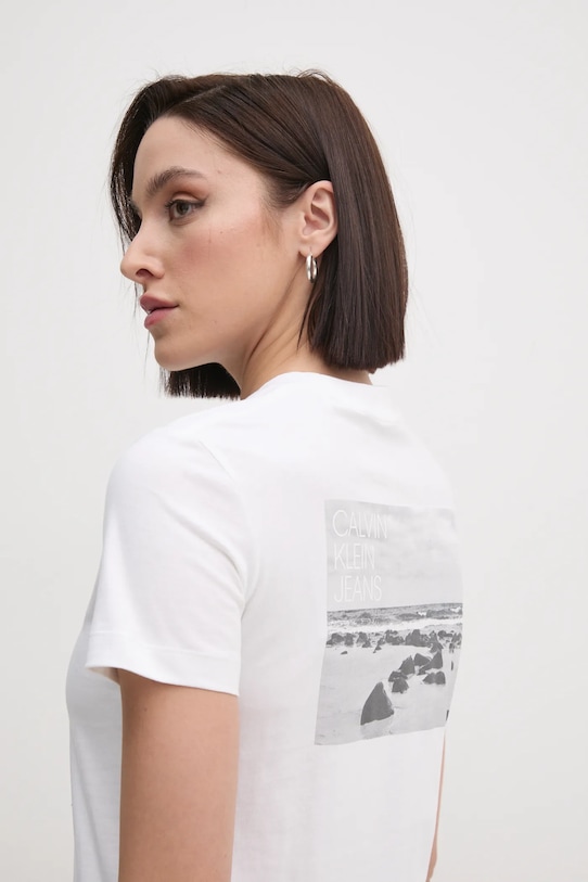 

Хлопковая футболка Calvin Klein Jeans, бежевый
