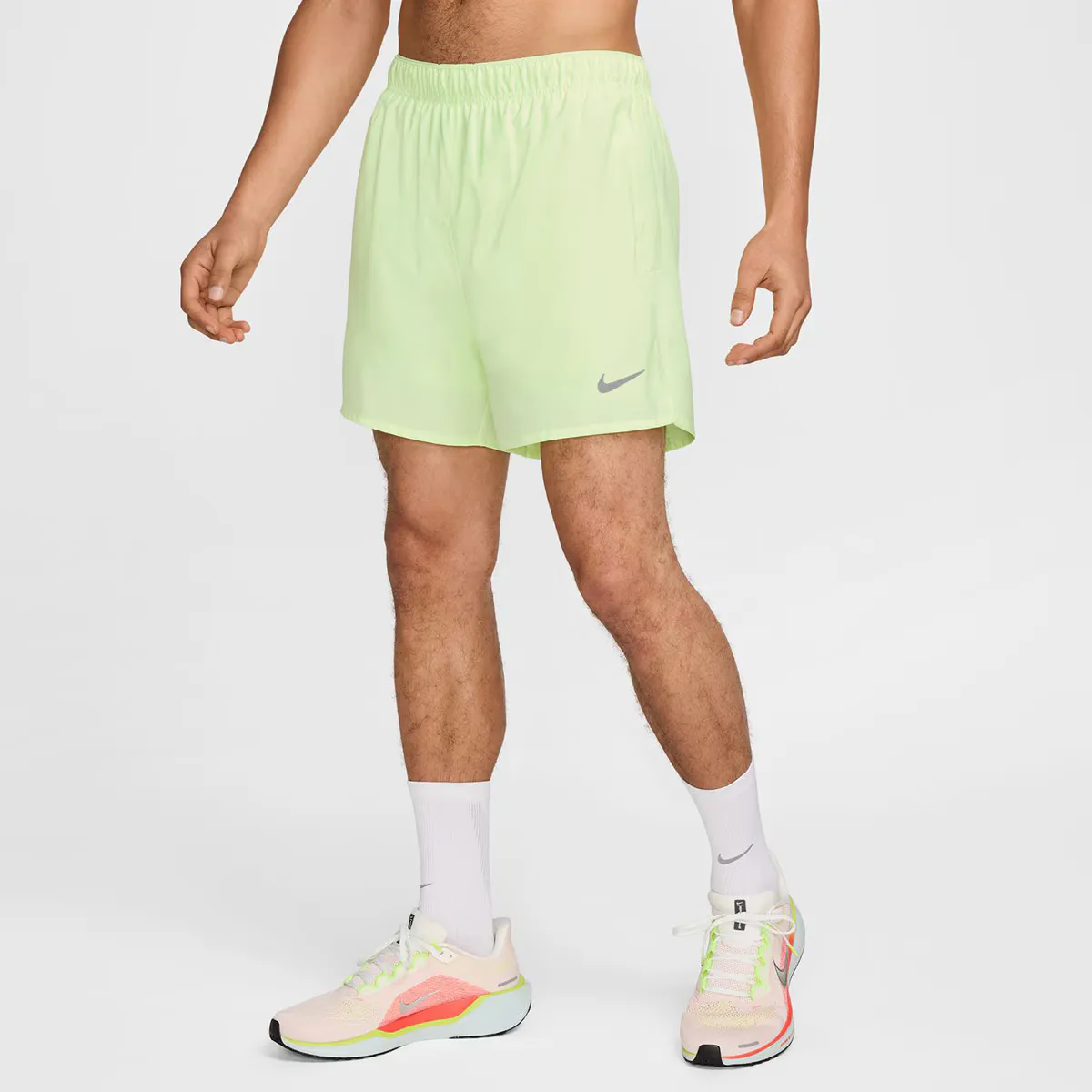 

Мужские шорты Nike Challenger, флуоресцентный желтый