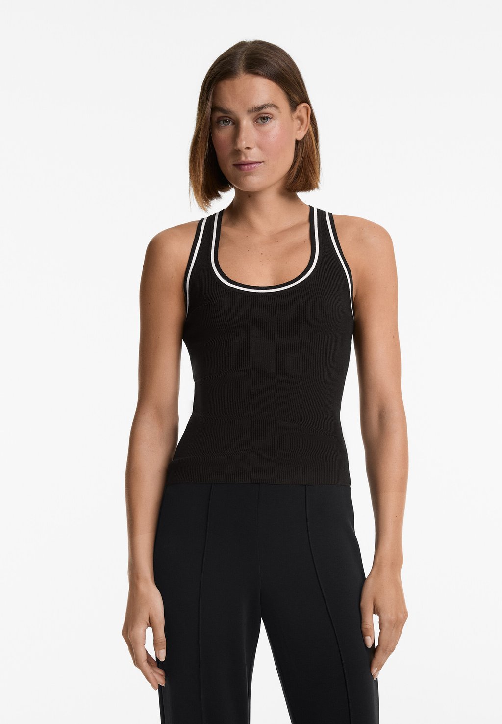 

Топ CONTRAST TRIM VEST OYSHO, черный