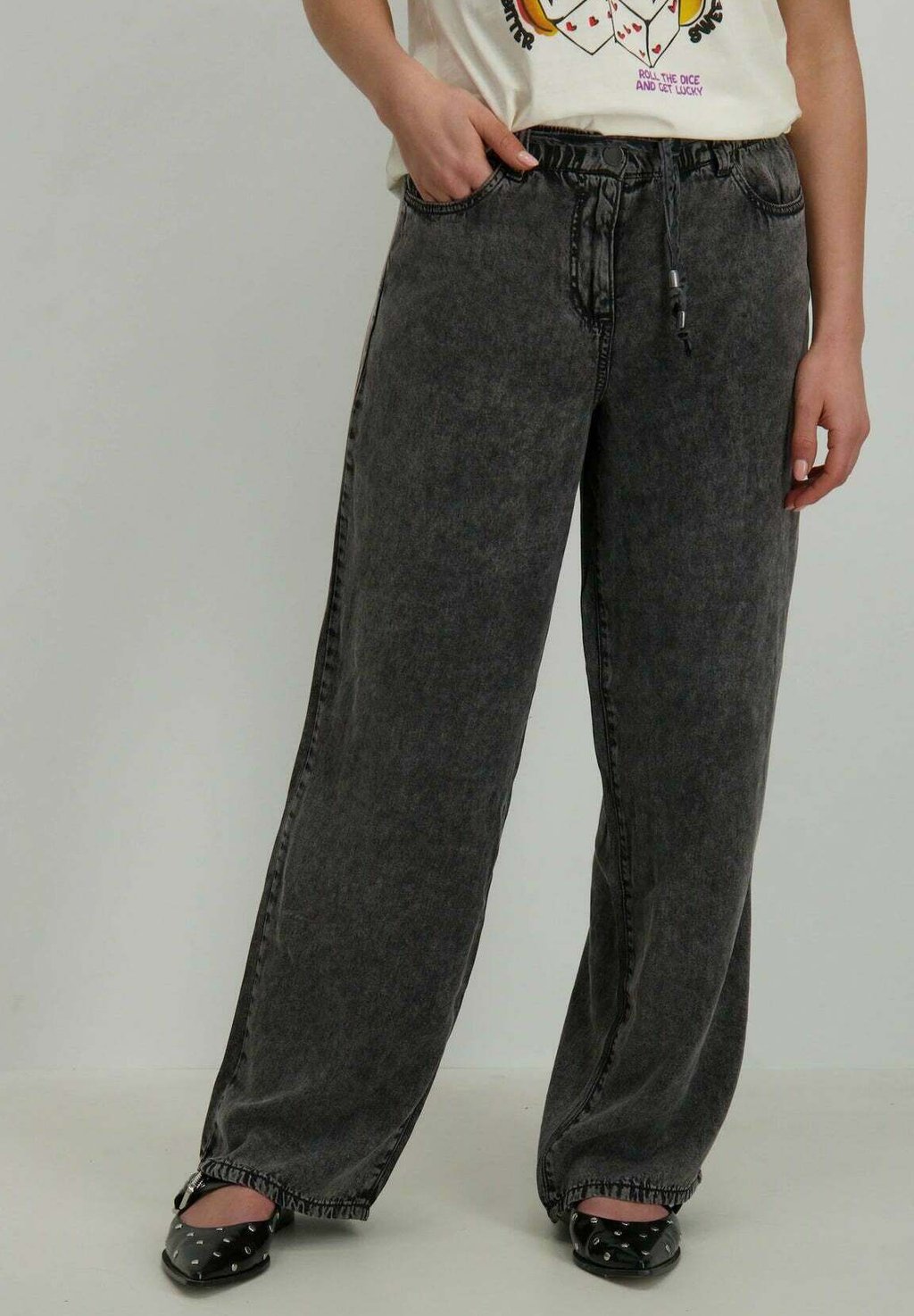 

Джинсы прямого кроя ONLY, цвет Nero Denim
