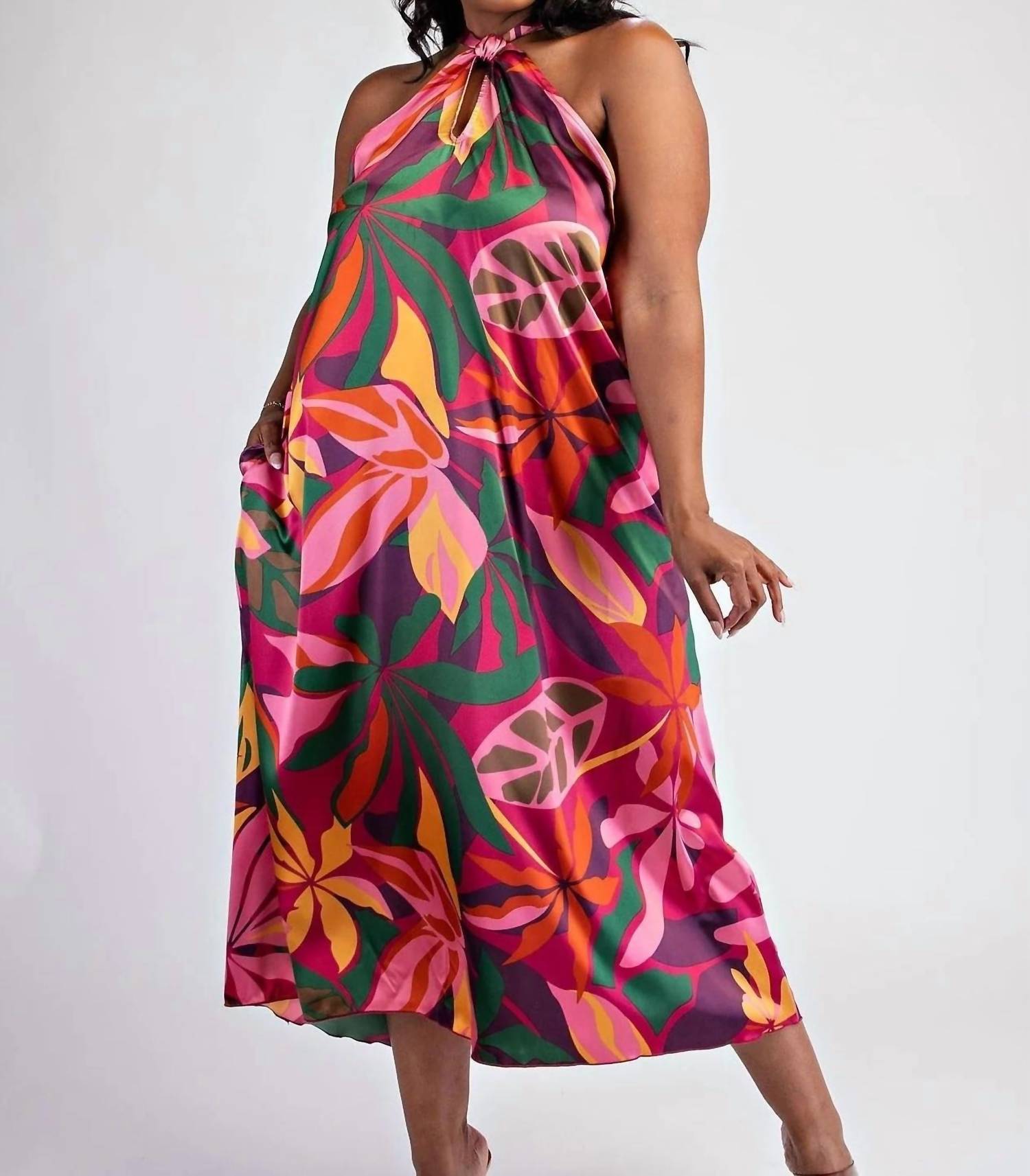 

Платье с бретелью через шею High Low - Plus In Multi Giti Wholesale