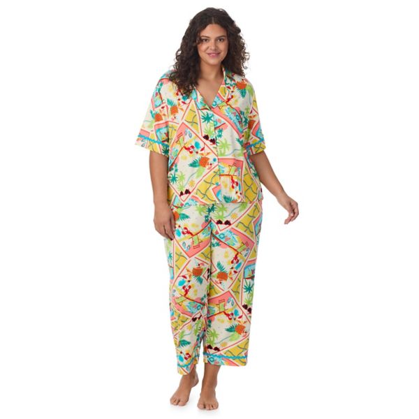 

Уютный комплект пижамы Plus size: топ с вырезом и укороченные брюки Beauty Sleep Social, цвет vacay vibes
