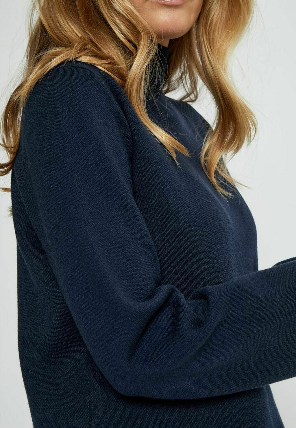 

Джемпер LUPI HIGH NECK Minus, синий