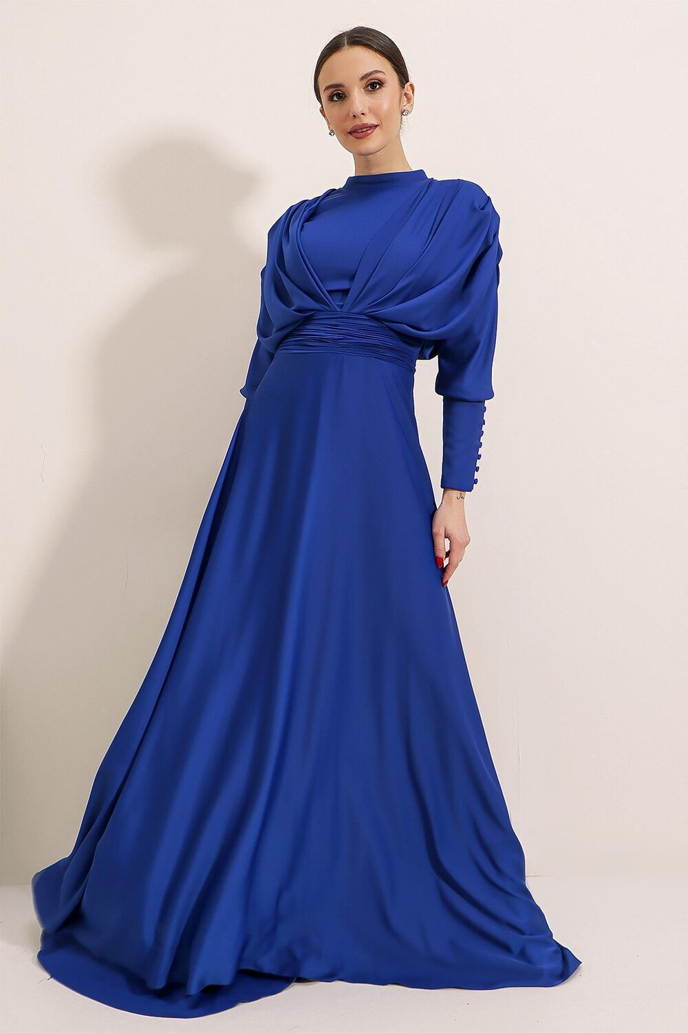 

Длинное атласное платье на пуговицах со сборками спереди и сзади на подкладке By Saygı, темно-синий